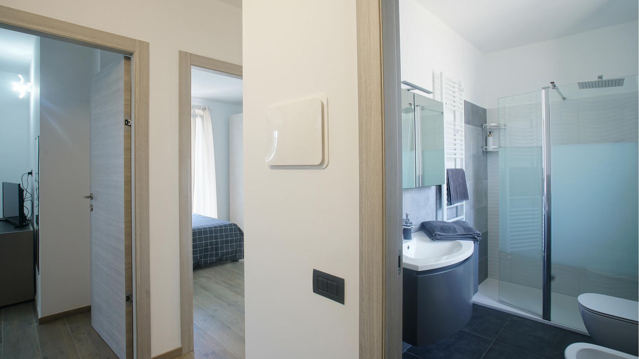 bathroom bathroom